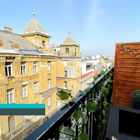 Little Americas New York Rooftop Terrace Apartment
